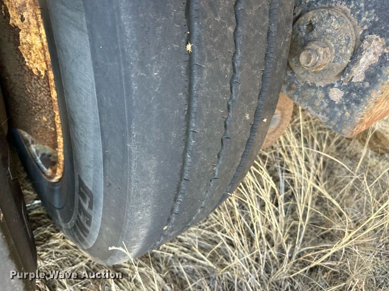 image for item DM2680 2005 Fontaine flatbed trailer