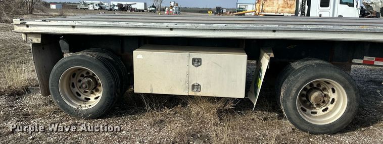 image for item DM2681 2007 Transcraft flatbed trailer