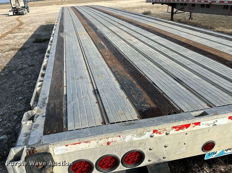 image for item DM2681 2007 Transcraft flatbed trailer