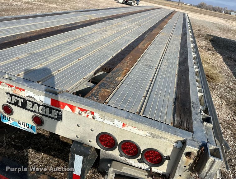 image for item DM2681 2007 Transcraft flatbed trailer