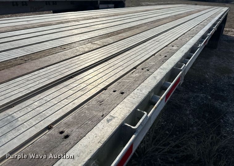 image for item DM2681 2007 Transcraft flatbed trailer