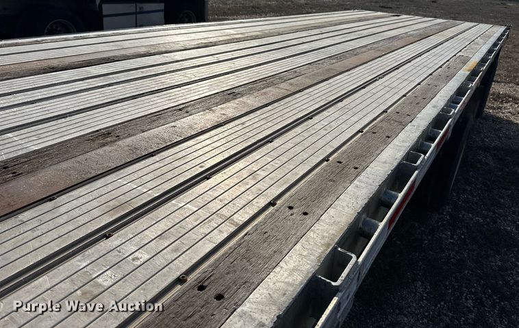 image for item DM2681 2007 Transcraft flatbed trailer