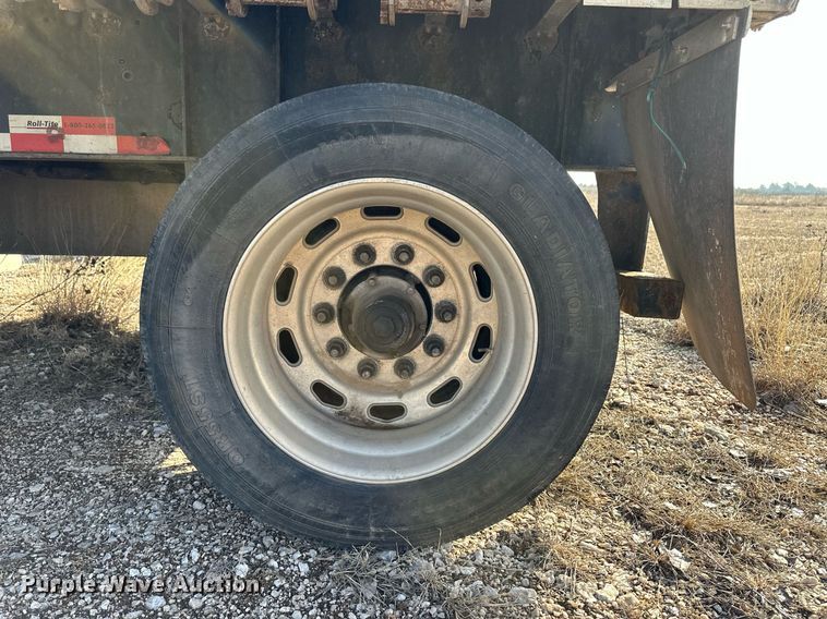 image for item DM2681 2007 Transcraft flatbed trailer