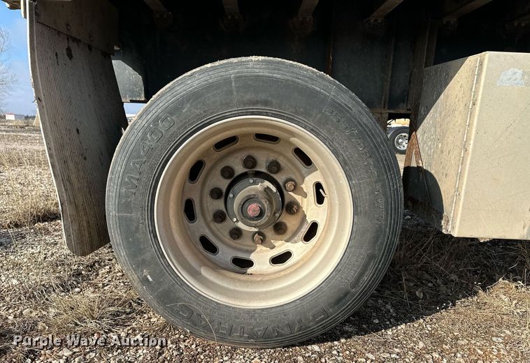 image for item DM2681 2007 Transcraft flatbed trailer