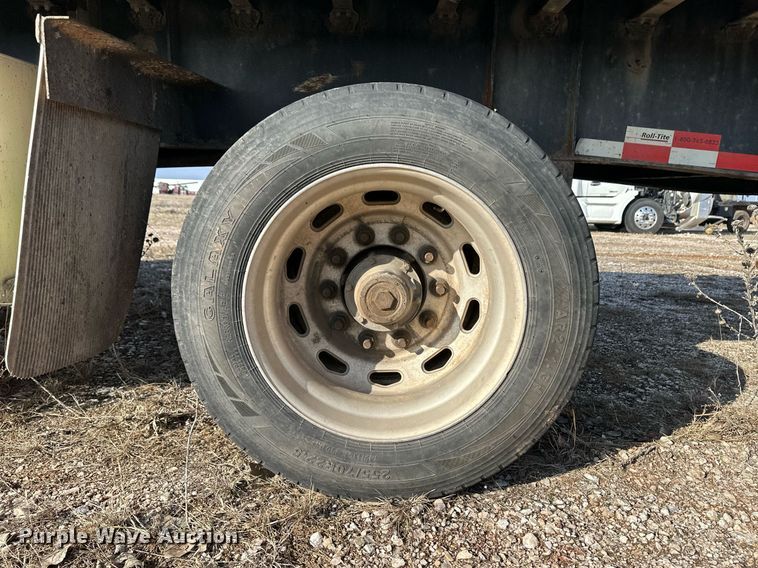 image for item DM2681 2007 Transcraft flatbed trailer