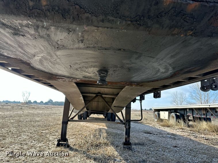 image for item DM2682 2007 Fontaine flatbed trailer