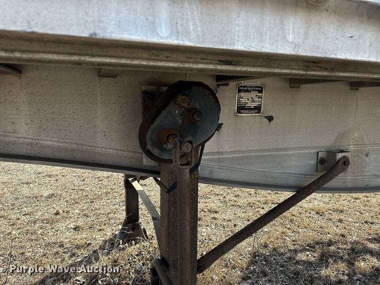 image for item DM2682 2007 Fontaine flatbed trailer