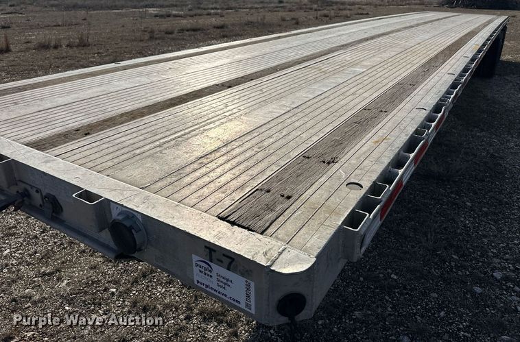 image for item DM2682 2007 Fontaine flatbed trailer