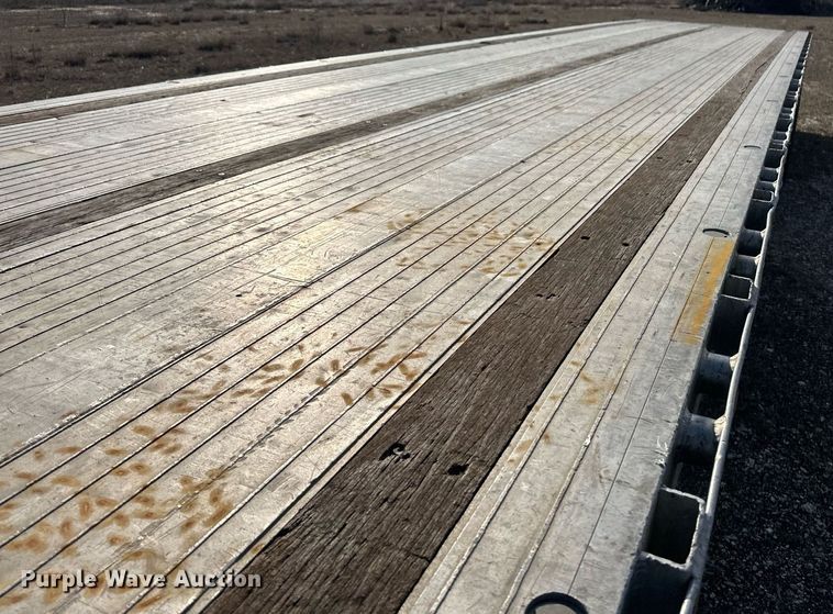 image for item DM2682 2007 Fontaine flatbed trailer