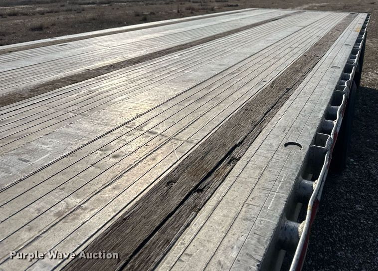 image for item DM2682 2007 Fontaine flatbed trailer