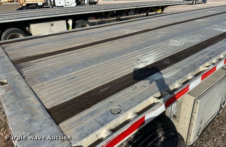 image for item DM2682 2007 Fontaine flatbed trailer