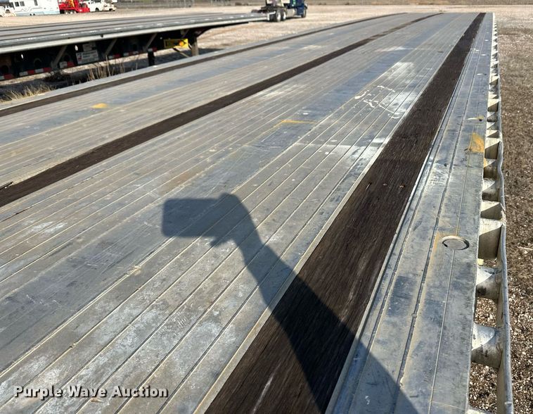 image for item DM2682 2007 Fontaine flatbed trailer
