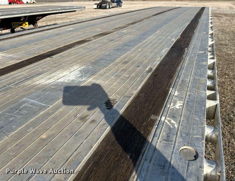 image for item DM2682 2007 Fontaine flatbed trailer