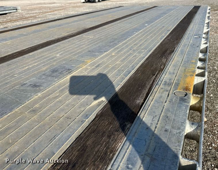 image for item DM2682 2007 Fontaine flatbed trailer