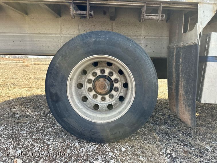 image for item DM2682 2007 Fontaine flatbed trailer