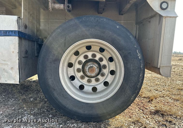 image for item DM2682 2007 Fontaine flatbed trailer