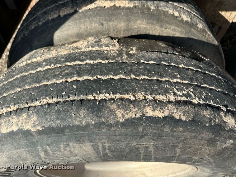 image for item DM2682 2007 Fontaine flatbed trailer