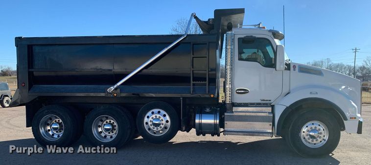 image for item DM7732 2016 Kenworth T880 dump truck