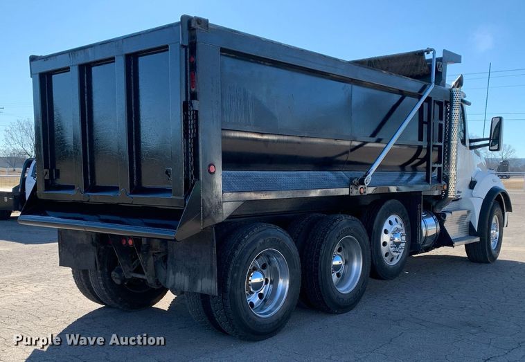 image for item DM7732 2016 Kenworth T880 dump truck