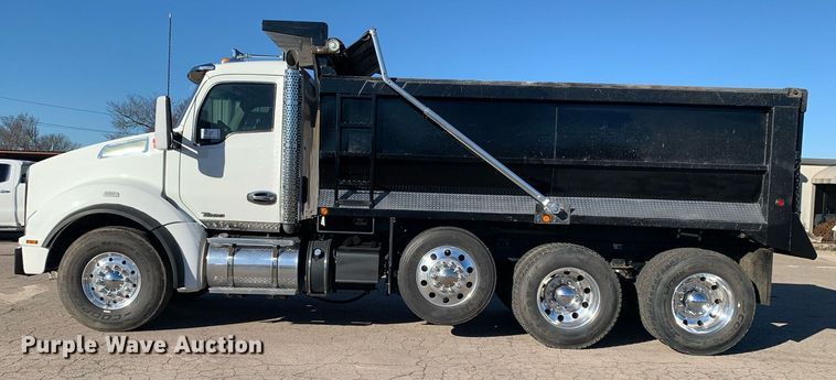 image for item DM7732 2016 Kenworth T880 dump truck