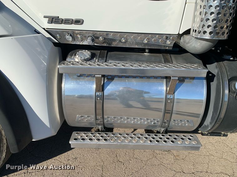 image for item DM7732 2016 Kenworth T880 dump truck