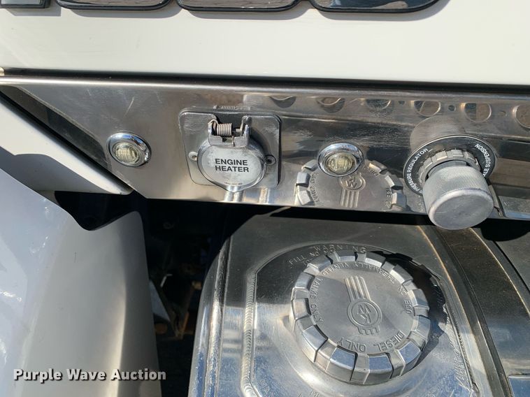 image for item DM7732 2016 Kenworth T880 dump truck