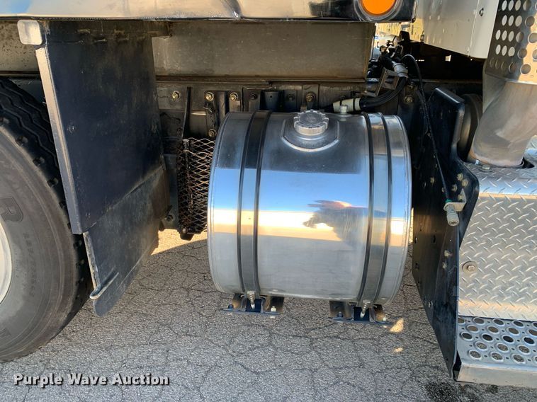 image for item DM7732 2016 Kenworth T880 dump truck