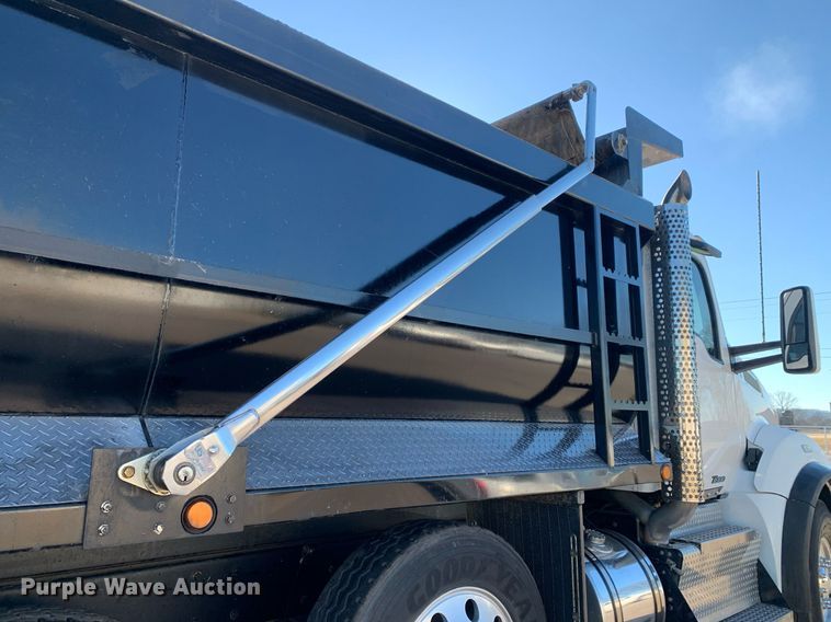 image for item DM7732 2016 Kenworth T880 dump truck