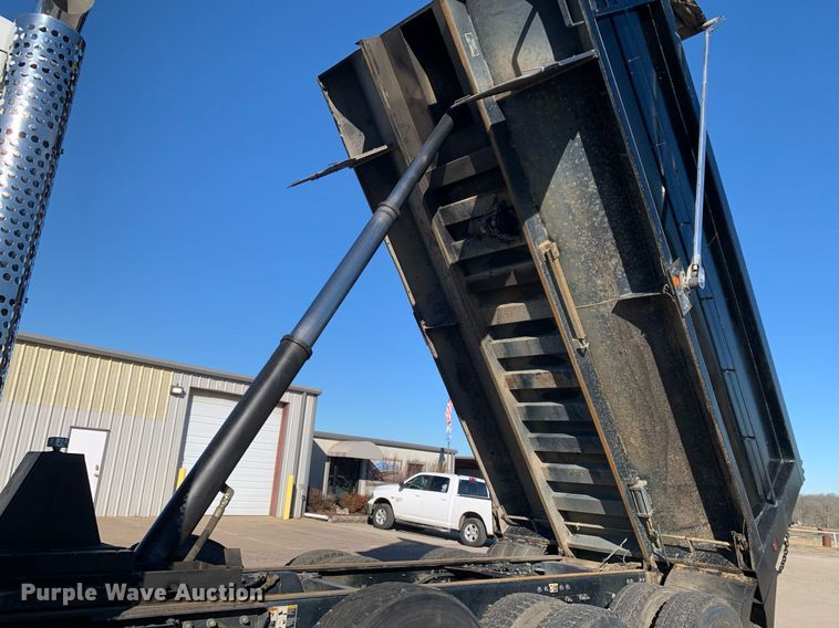 image for item DM7732 2016 Kenworth T880 dump truck