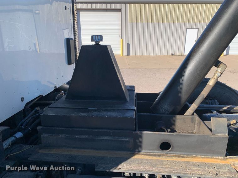 image for item DM7732 2016 Kenworth T880 dump truck