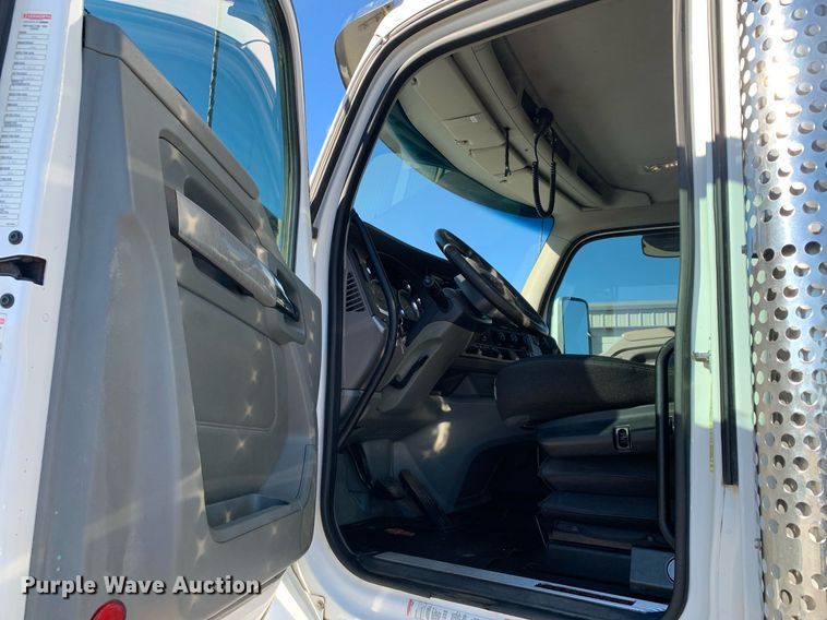 image for item DM7732 2016 Kenworth T880 dump truck