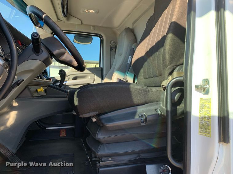 image for item DM7732 2016 Kenworth T880 dump truck