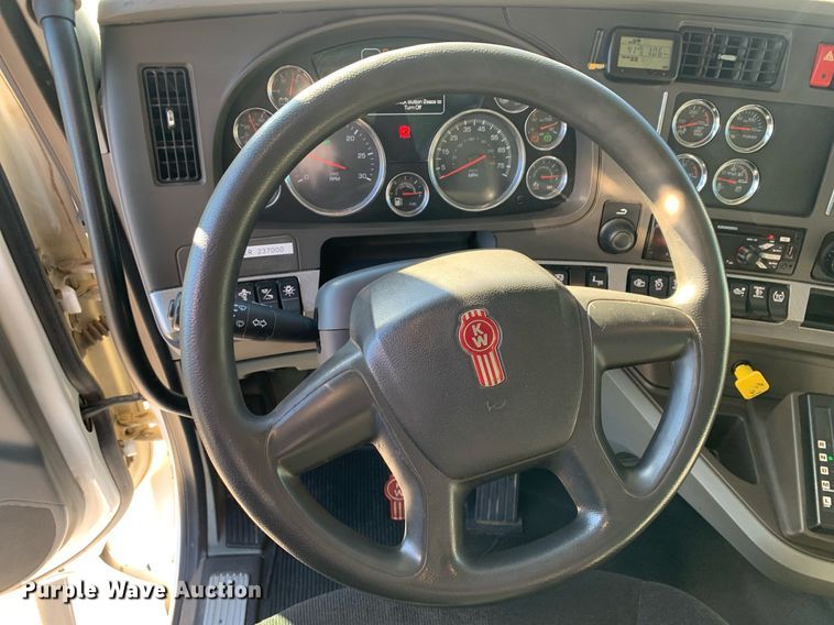 image for item DM7732 2016 Kenworth T880 dump truck