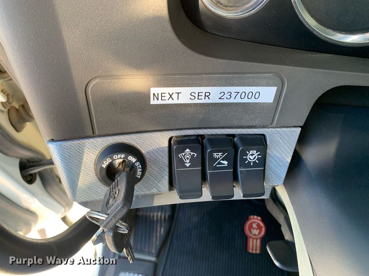 image for item DM7732 2016 Kenworth T880 dump truck