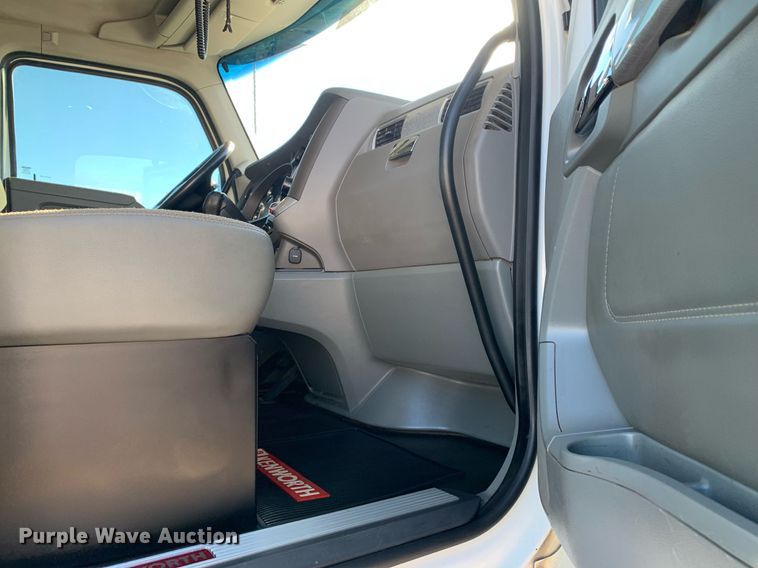 image for item DM7732 2016 Kenworth T880 dump truck