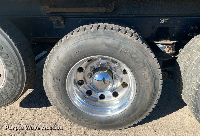 image for item DM7732 2016 Kenworth T880 dump truck