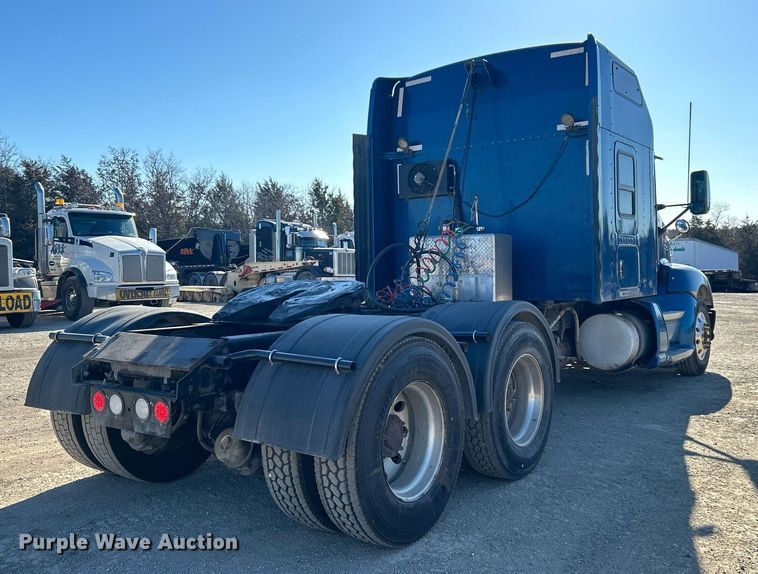 image for item DN0695 2014 Kenworth  T660 semi truck
