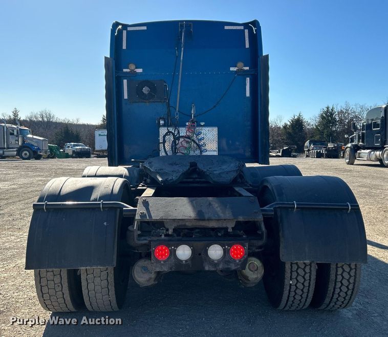 image for item DN0695 2014 Kenworth  T660 semi truck