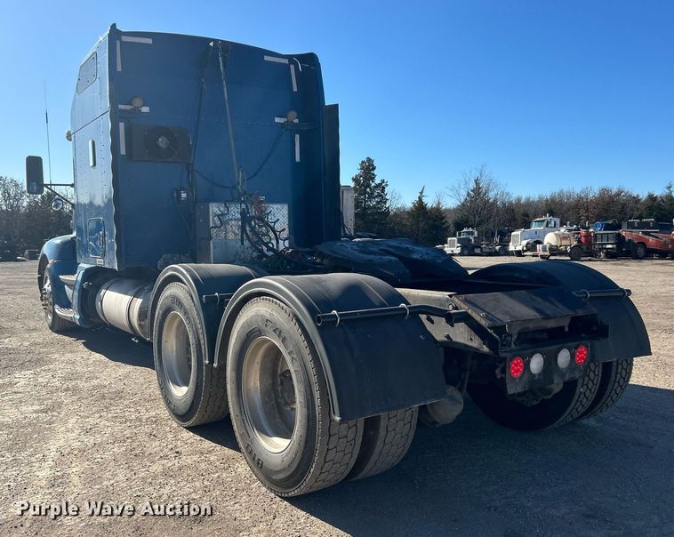 image for item DN0695 2014 Kenworth  T660 semi truck