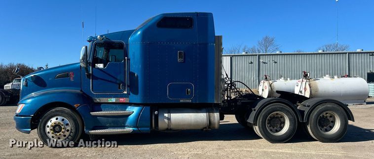 image for item DN0695 2014 Kenworth  T660 semi truck