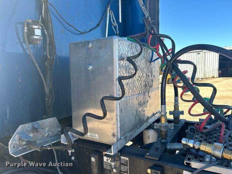 image for item DN0695 2014 Kenworth  T660 semi truck