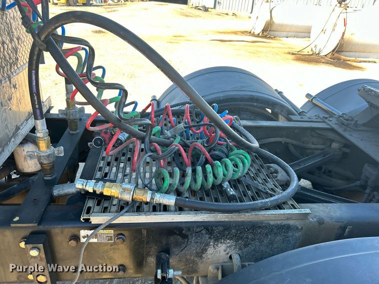 image for item DN0695 2014 Kenworth  T660 semi truck