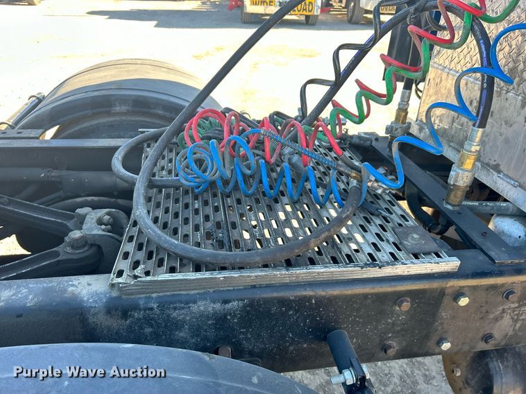 image for item DN0695 2014 Kenworth  T660 semi truck