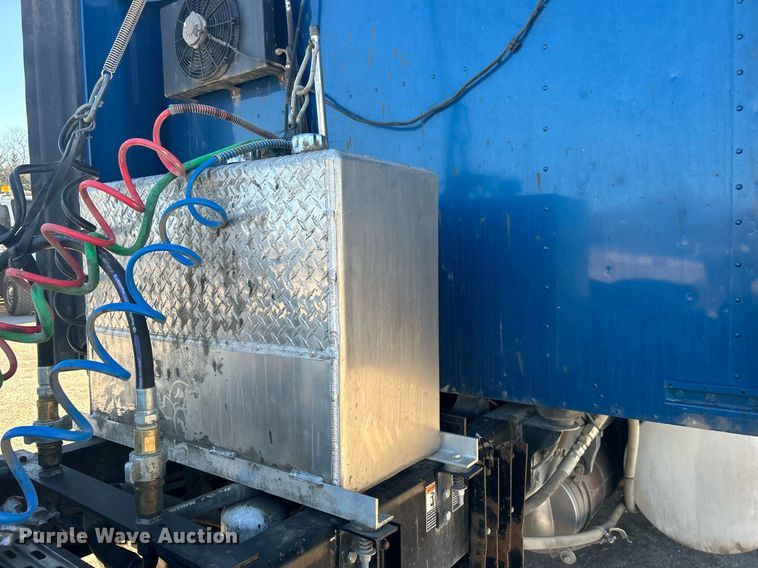 image for item DN0695 2014 Kenworth  T660 semi truck