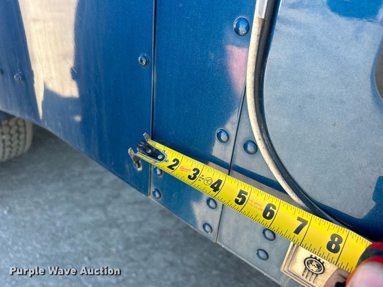 image for item DN0695 2014 Kenworth  T660 semi truck