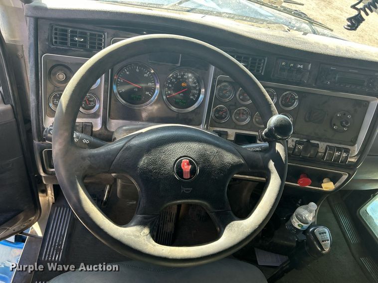 image for item DN0695 2014 Kenworth  T660 semi truck
