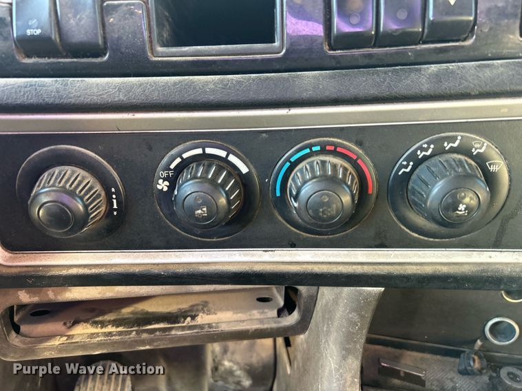 image for item DN0695 2014 Kenworth  T660 semi truck