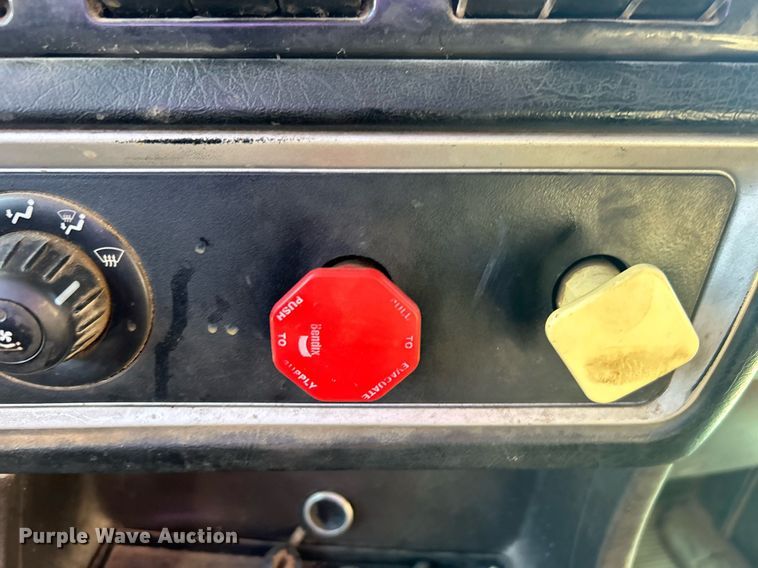 image for item DN0695 2014 Kenworth  T660 semi truck