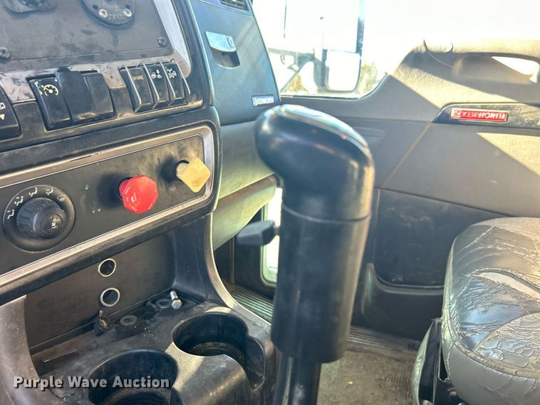 image for item DN0695 2014 Kenworth  T660 semi truck