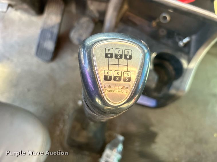 image for item DN0695 2014 Kenworth  T660 semi truck